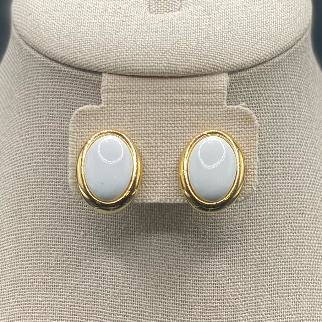 Vtg Oval Clip-On Earrings